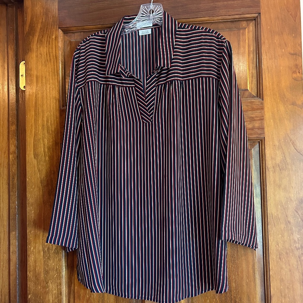 Women’s VanHeusen blouse